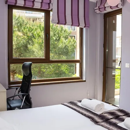 Apartment Black & White - 2-bedroom Flat 5min From The