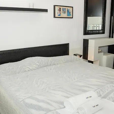 شقة Black & White - 2-bedroom Flat 5min From The فارنا