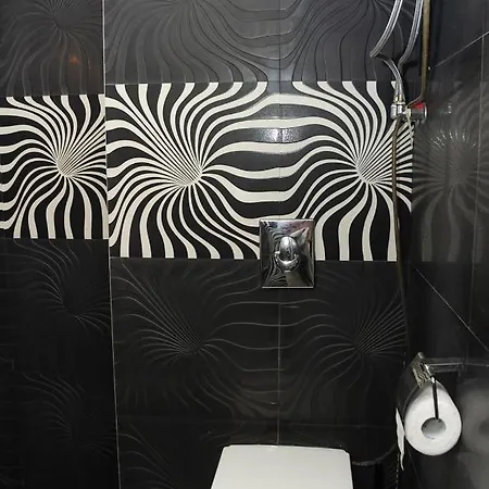 Apartment Black & White - 2-bedroom Flat 5min From The