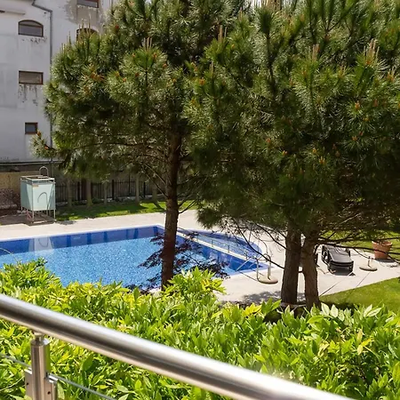 Black & White - 2-bedroom Flat 5min From The *