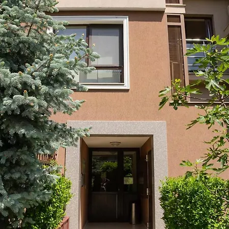 Black & White - 2-bedroom Flat 5min From The Apartment