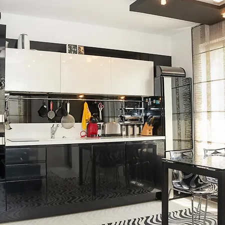 شقة Black & White - 2-bedroom Flat 5min From The