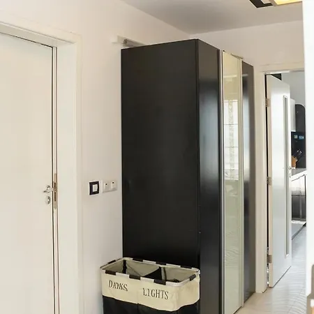 شقة Black & White - 2-bedroom Flat 5min From The