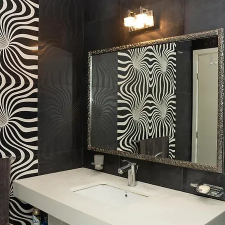 Black & White - 2-bedroom Flat 5min From The * فارنا