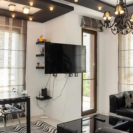 Black & White - 2-bedroom Flat 5min From The *