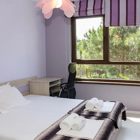 Апартаменты Black & White - 2-bedroom Flat 5min From The *