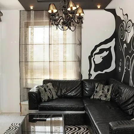 Апартаменты Black & White - 2-bedroom Flat 5min From The