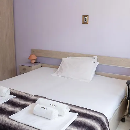 Black & White - 2-bedroom Flat 5min From The *